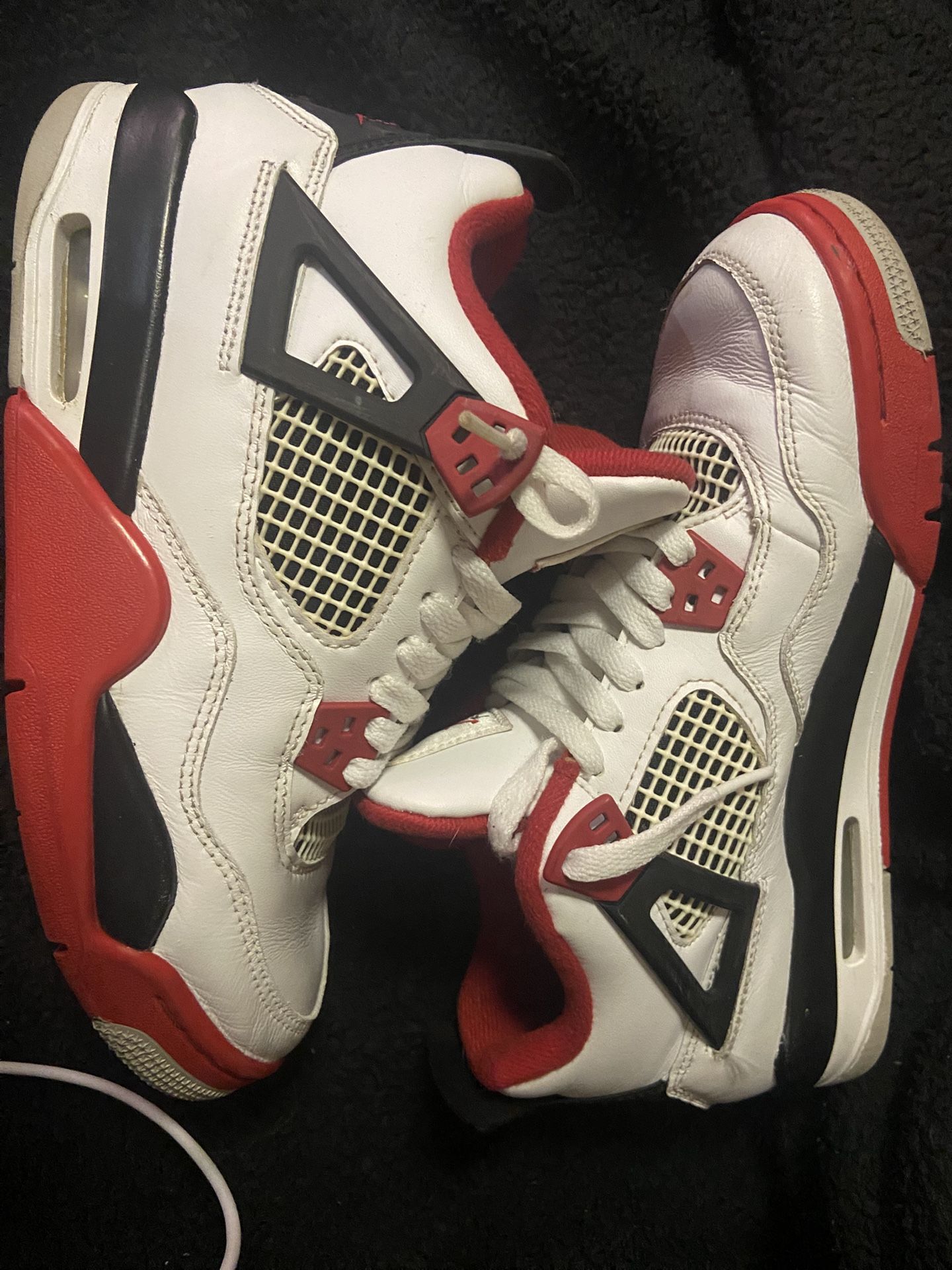 AIR JORDAN 4 RETRO FIRE RED Size 7Y