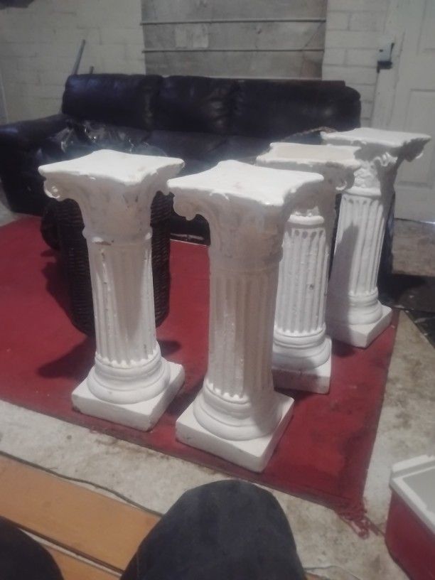 Pilar's (Yard Art)