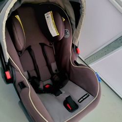 Infant Carseat (4-35 Pounds)