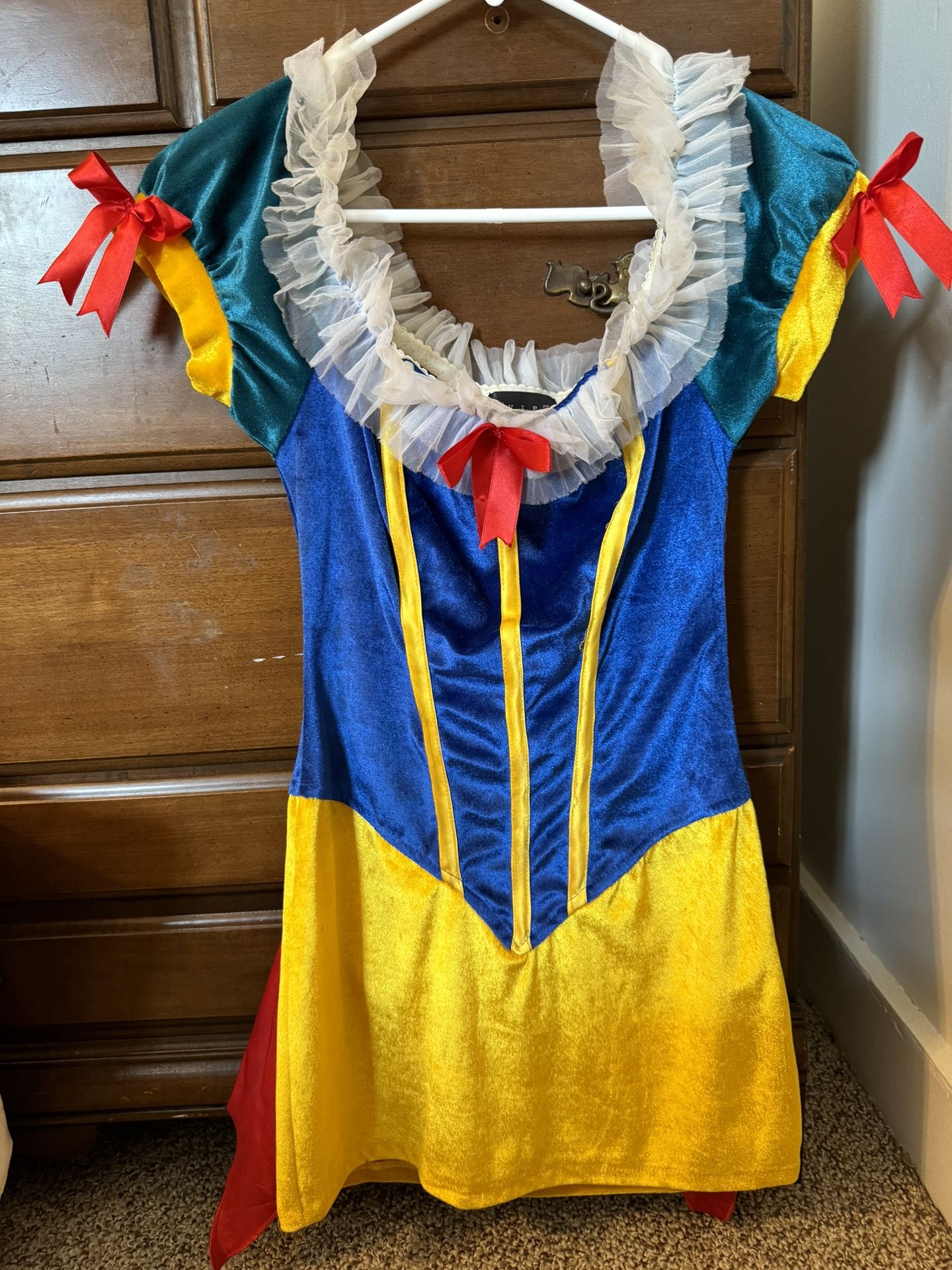 Snow White Halloween Costume