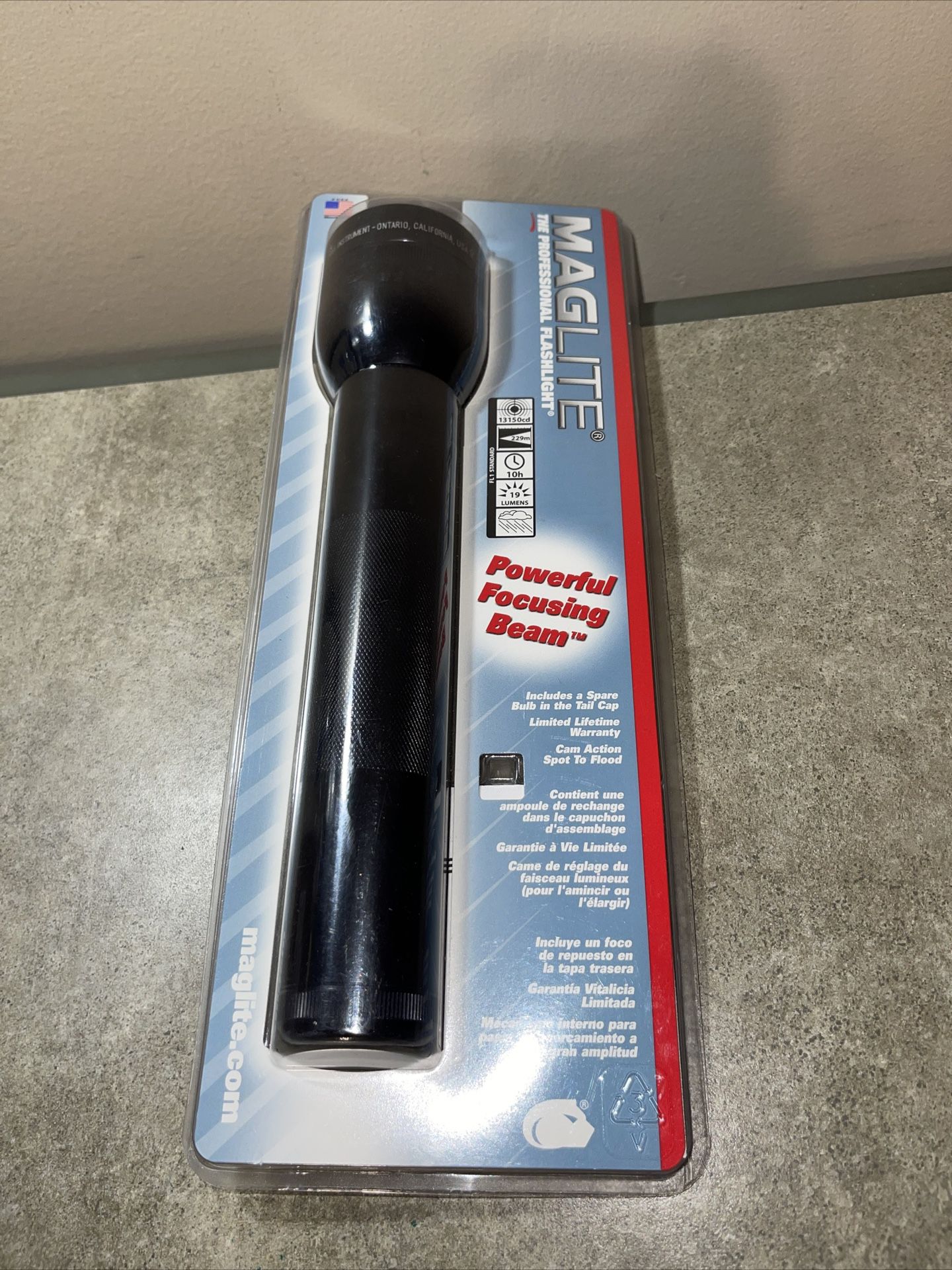 Maglite 2 D Cell Flashlight Black S2D016 for Sale in Great Bend, KS
