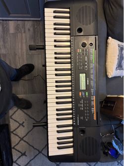 Yamaha PSR-E253 Keyboard Bundle