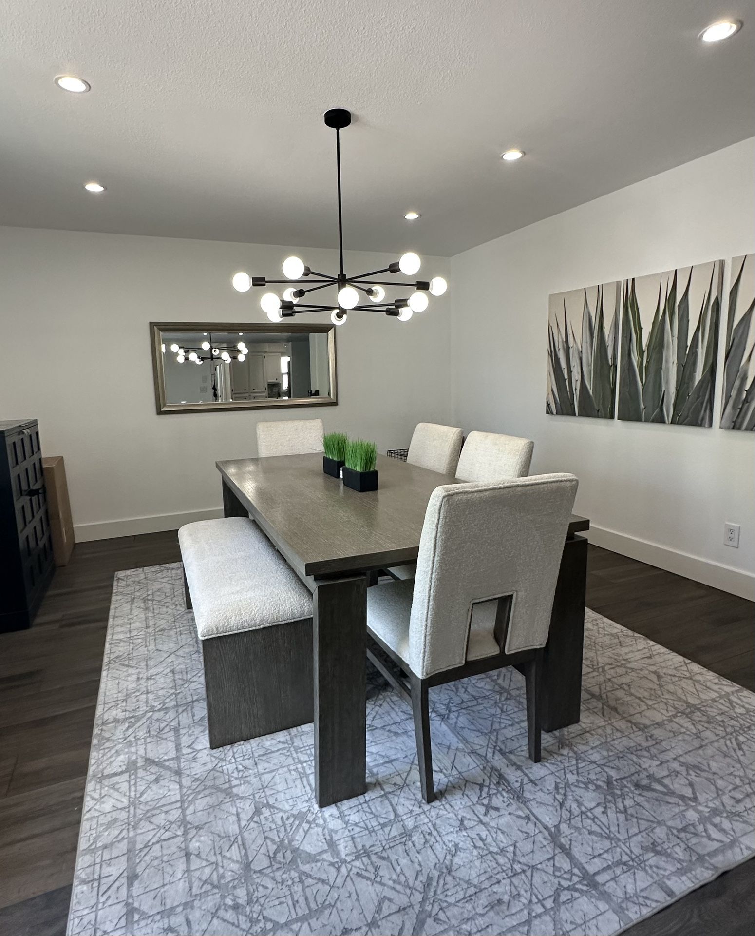 Dining room Table And Chairs