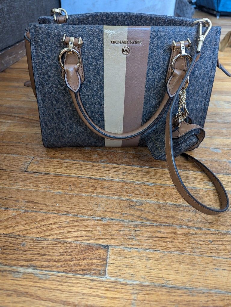 Michael Kors Cross Body In Excellent Condition
