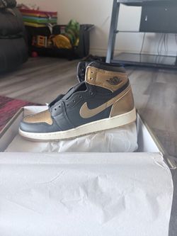 Nike Air Jordan 1 Retro OG High Black Gold...