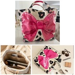 Woman’s Medium Size Tote
