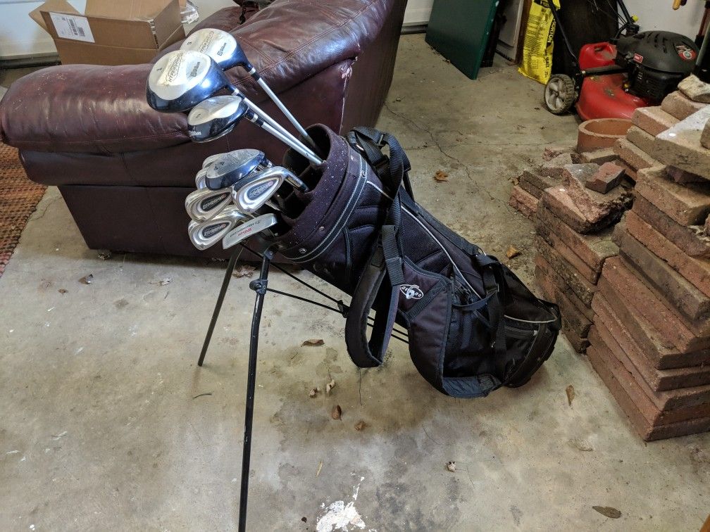 Wilson golf clubs with bag