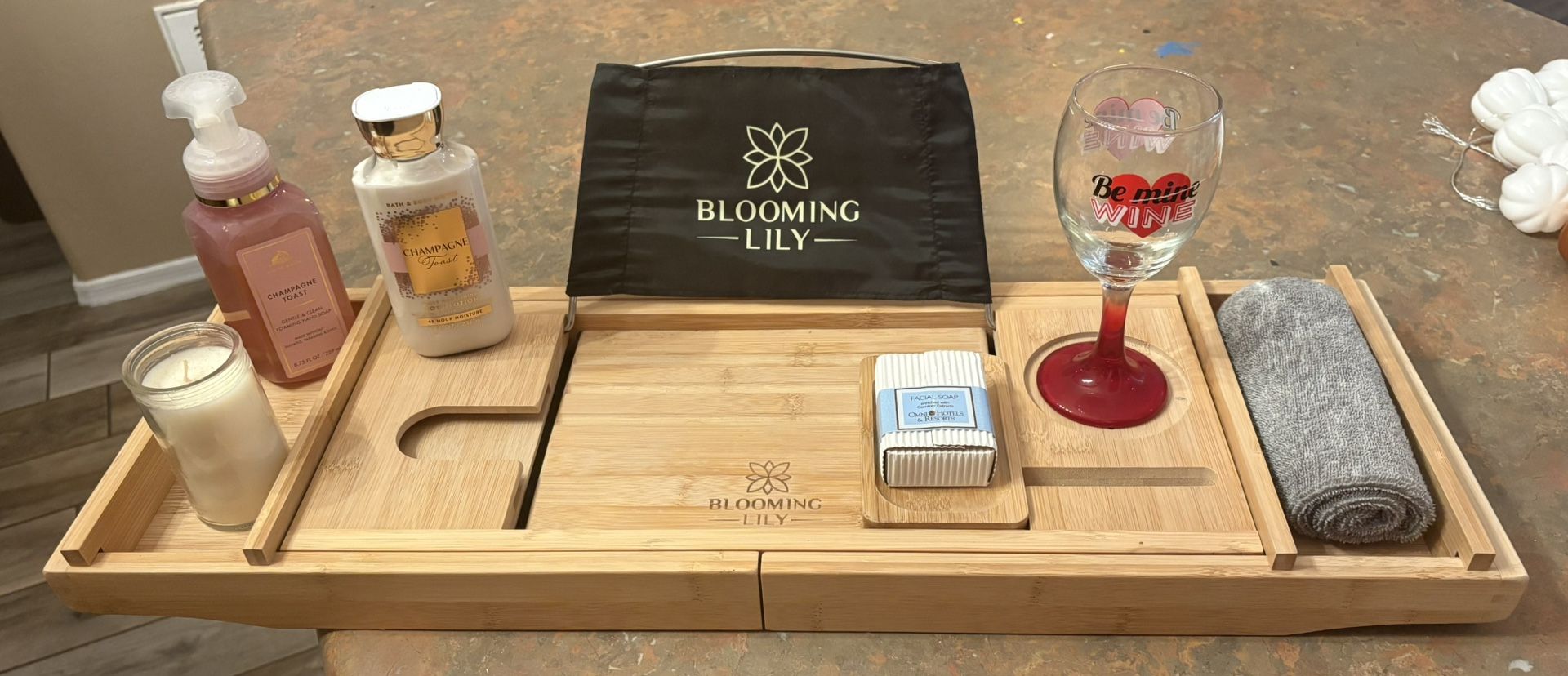 New Expandable Bamboo Bath Tray