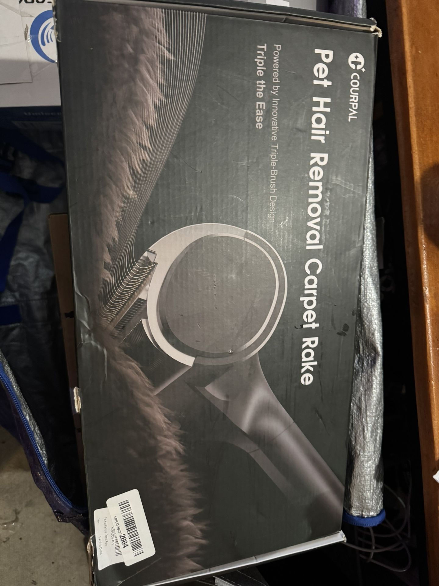 Pet hair removal carpet rake