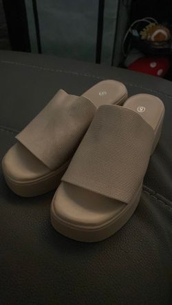 Tan women’s salads