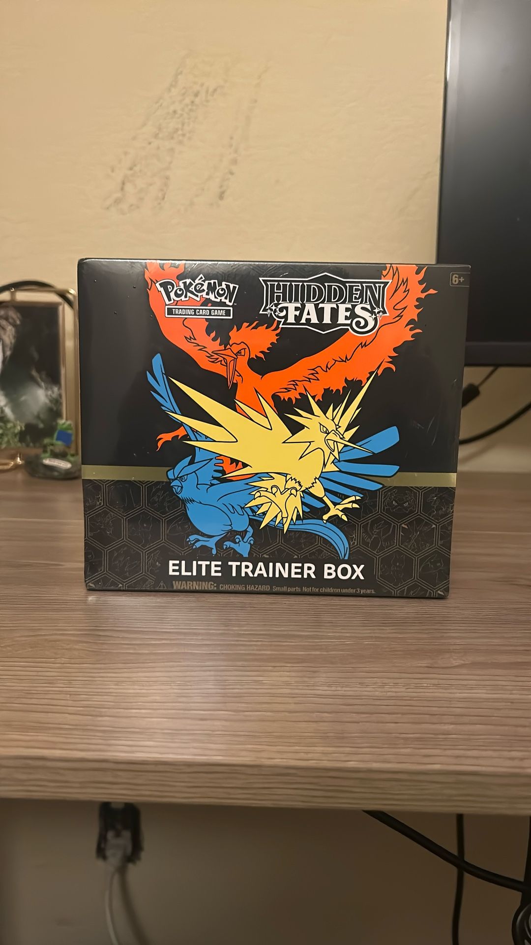 Pokémon TCG: Sun And Moon Hidden Fates ETB
