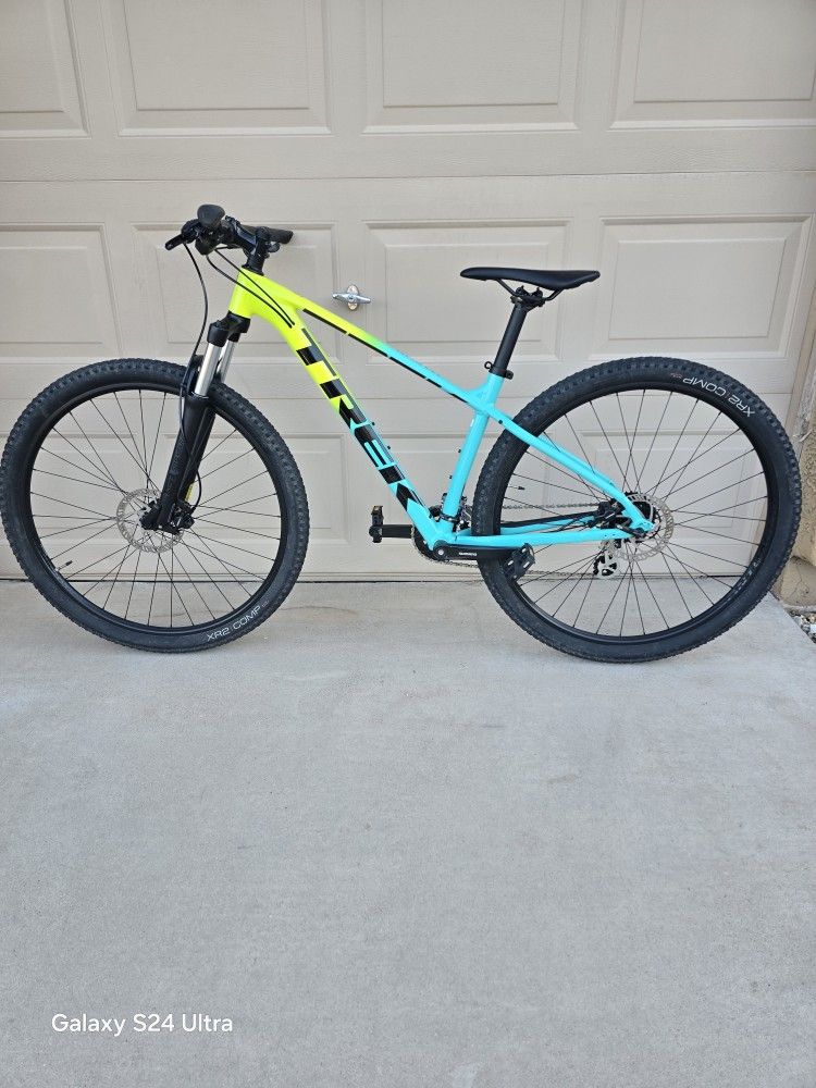 TREK MARLIN 5 MOUNTAIN BIKE 29ER (MEDIUM FRAME)
