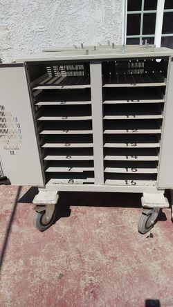 Carrito para cargar computadoras 60 dólares