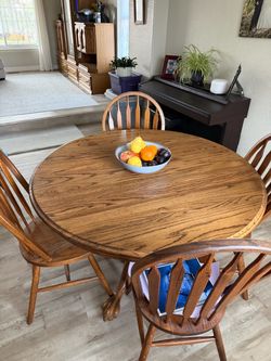 Round Oak Dining Table with 4 Chairs and Middle Insert