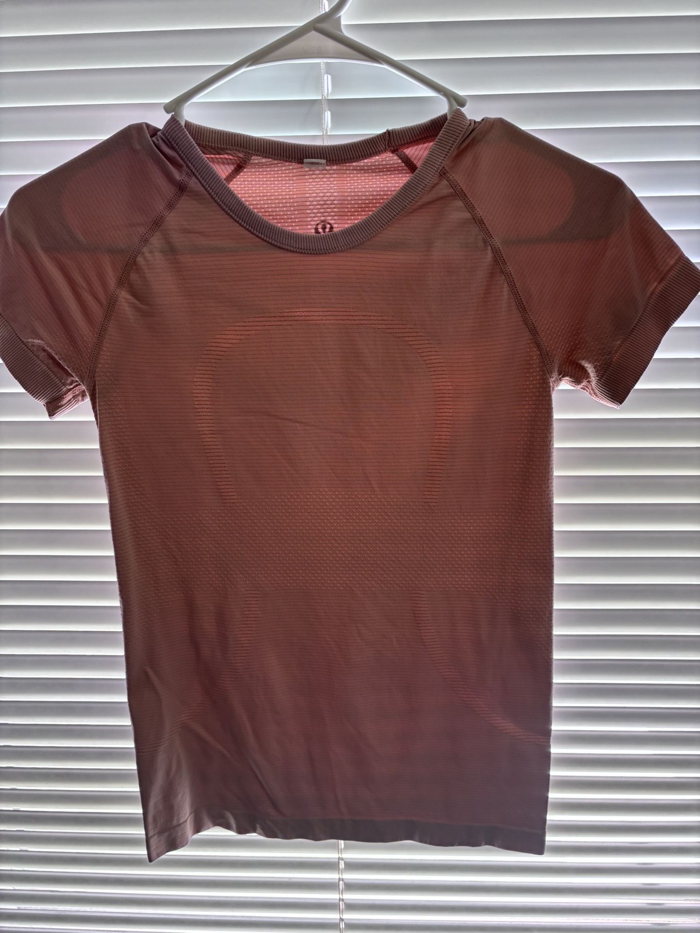 Lululemon swiftly shirt