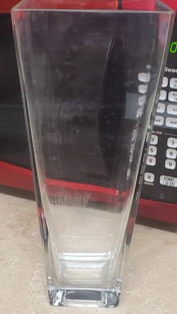 CLEAR GLASS VASE