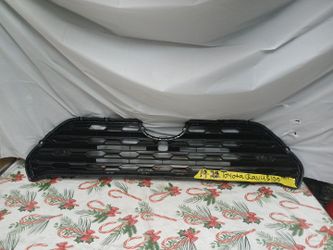 2019-22 Toyota Rav4 Grill