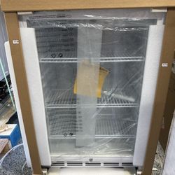 Beverage Refrigerator with Lock 90 Can Capacity