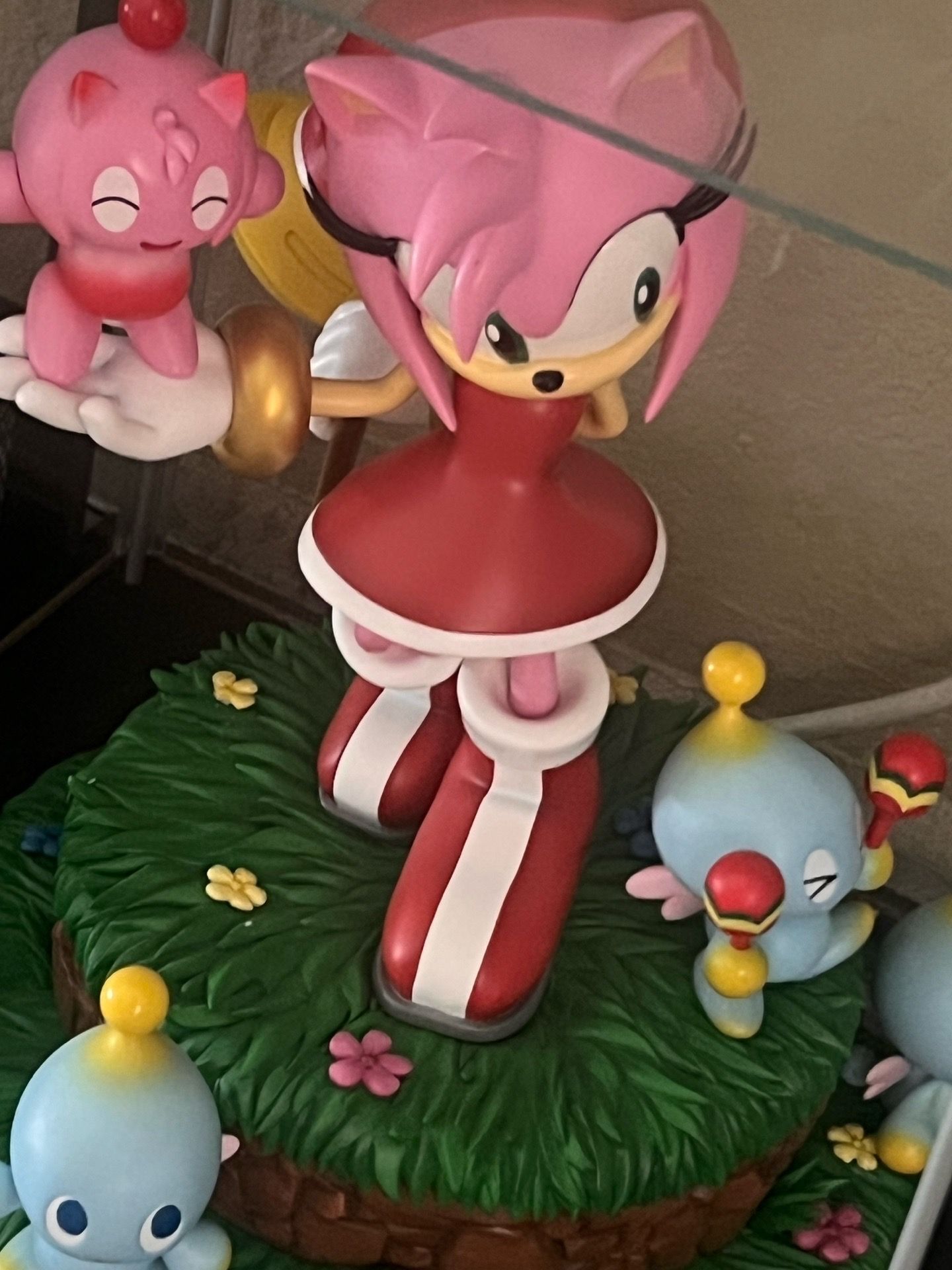 Sonic the hedgehog- Amy Rose Statue