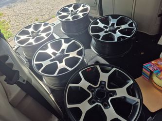 Nice Used 5 2013 jeep wrangler 17" OEM Rims.