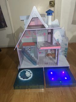 Doll house $4