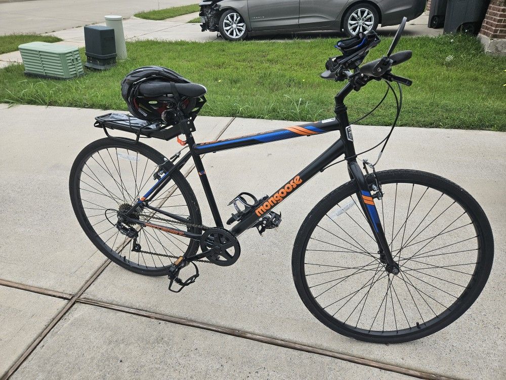 Mongoose 700c Hotshot Bike