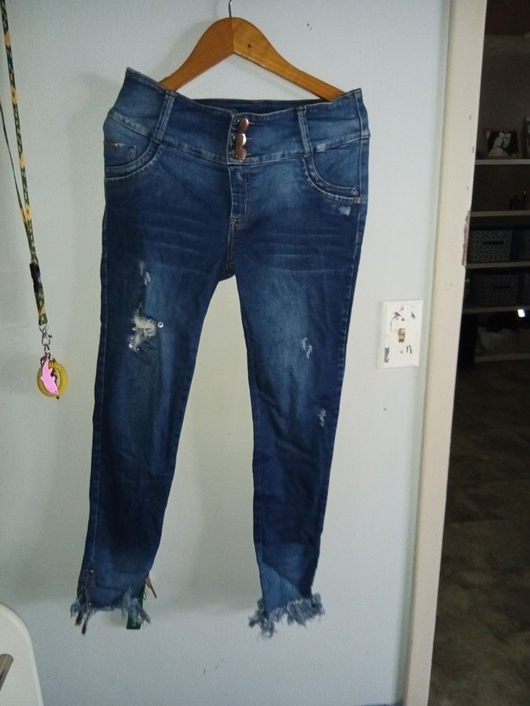 Barley Used Jeans "Like New" If Interested In Any Of The Items I Am Selling It's Pickup Only Please!!!!!!