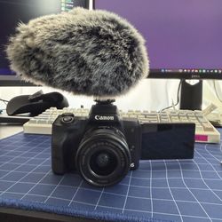 Canon M50 w/ Kit Lens + Video Mic Go