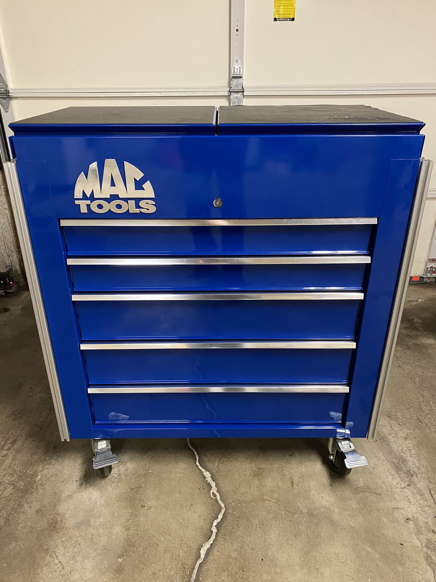 Mac Tools Five Drawer Tool Cart.
