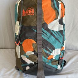 REI Flash 18 Day Pack, Colorful, Zip pocket, Waistbelt and sternum str