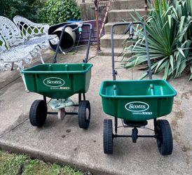 2 Scott's Fertilizer Spreaders