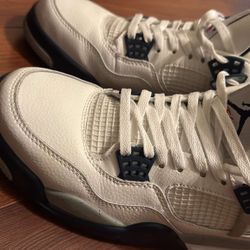 Jordan 4s