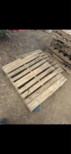 Free wood pallets