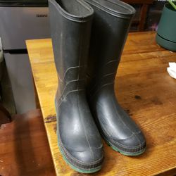 Womens size 9 rubber boots