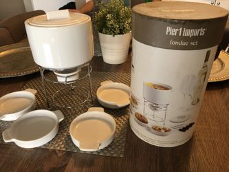 Fondue set Pier 1 imports $15 never used, great condition, but missing picks