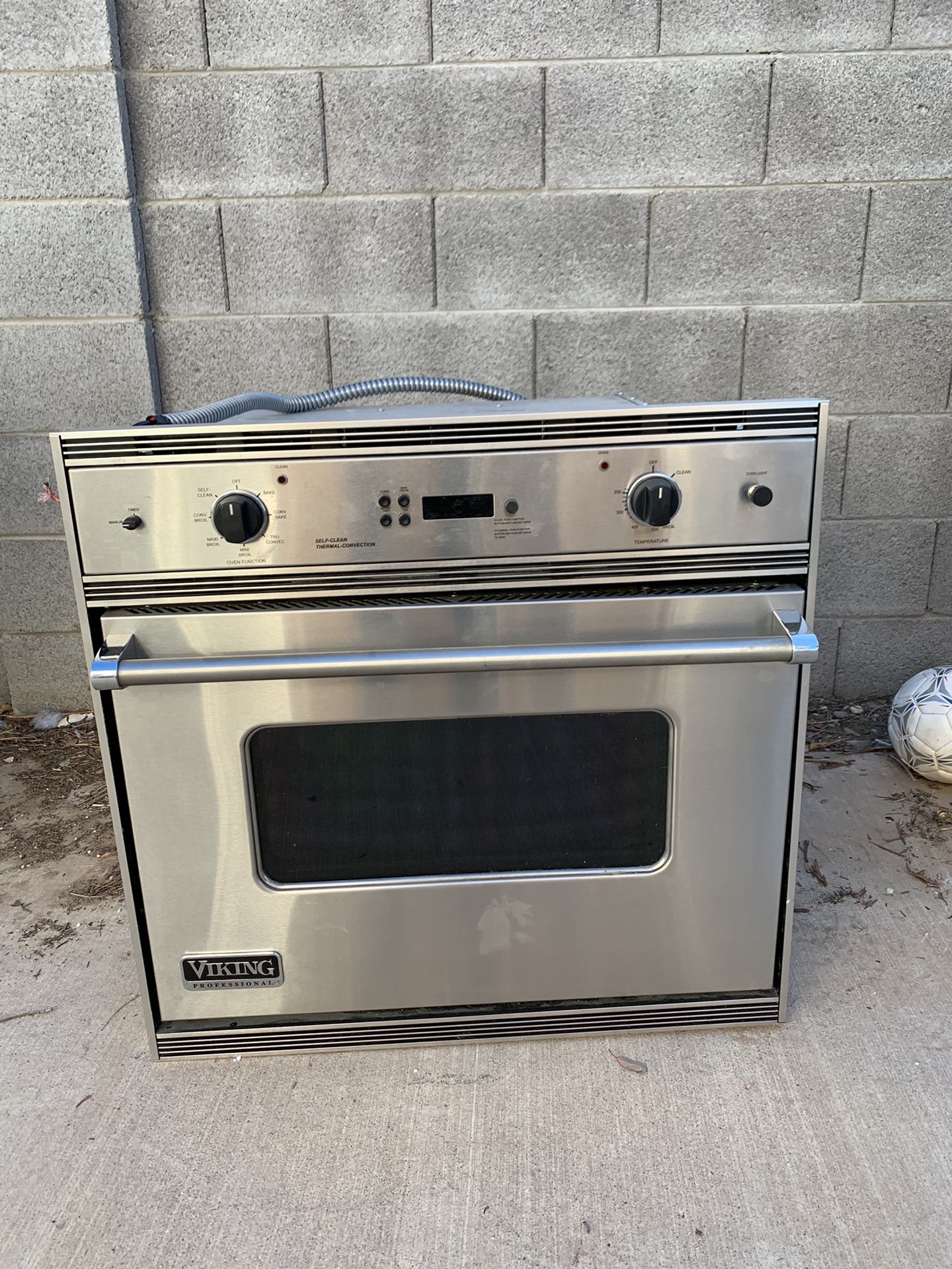 Viking Single Oven. Great condition! 75$ obo