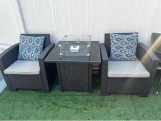 Outdoor chairs and fire pit table (gas)