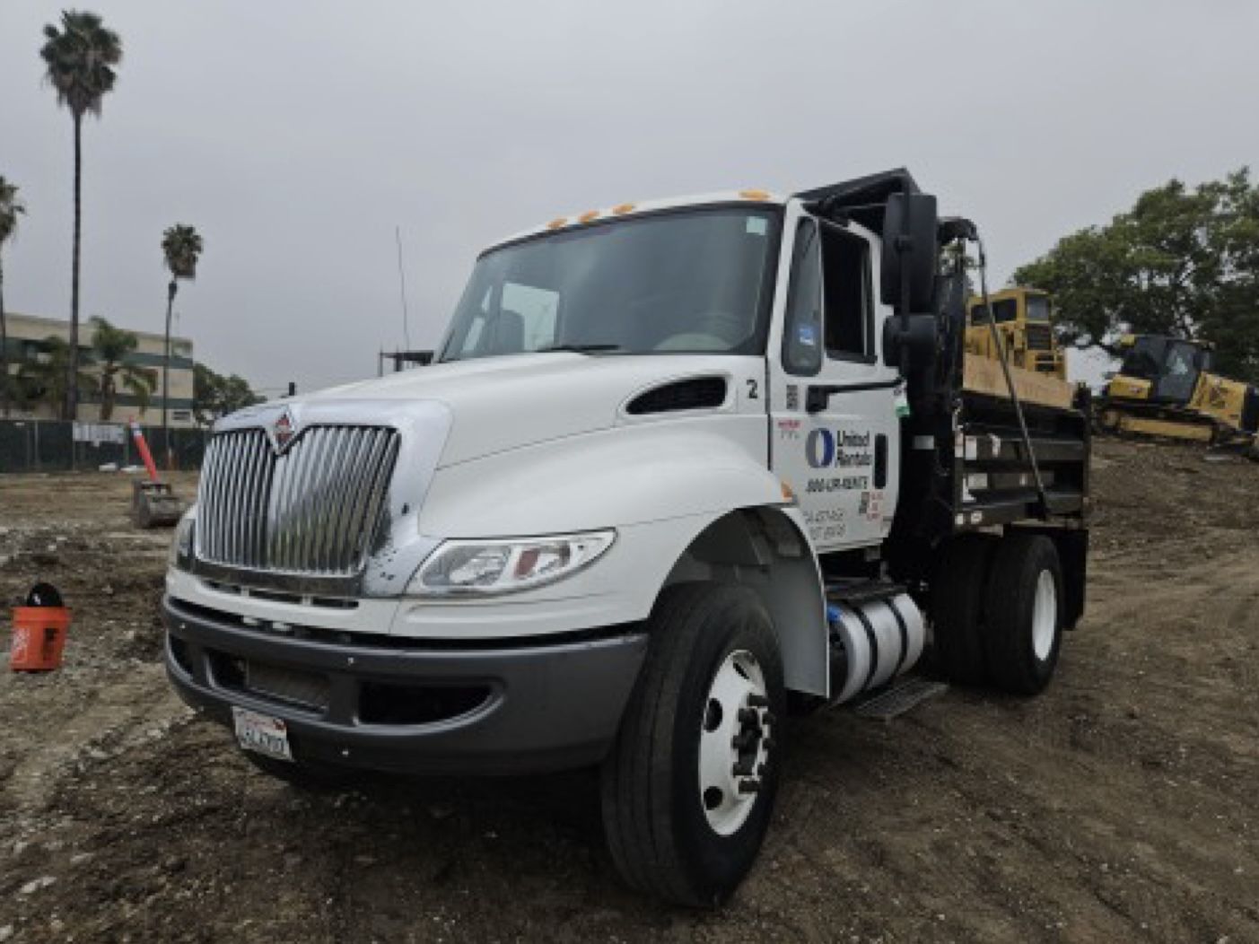 DUMP TRUCK 5 YARD DIESEL DUMP TRUCK - INTERNATIONAL 4300