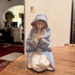 LLADRO VIRGIN MARY NATIVITY FIGURINE  #5477 PRISTINE MINT CONDITION NO BOX
