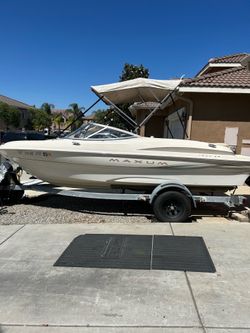 Boat 2000 maxum 1800