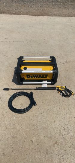DEWALT 2100 PSI 1.2 GPM 13 Amp Cold Water Electric Pressure Washer with Internal Equipment Storage