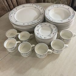 Floral Trim Dinnerware Set