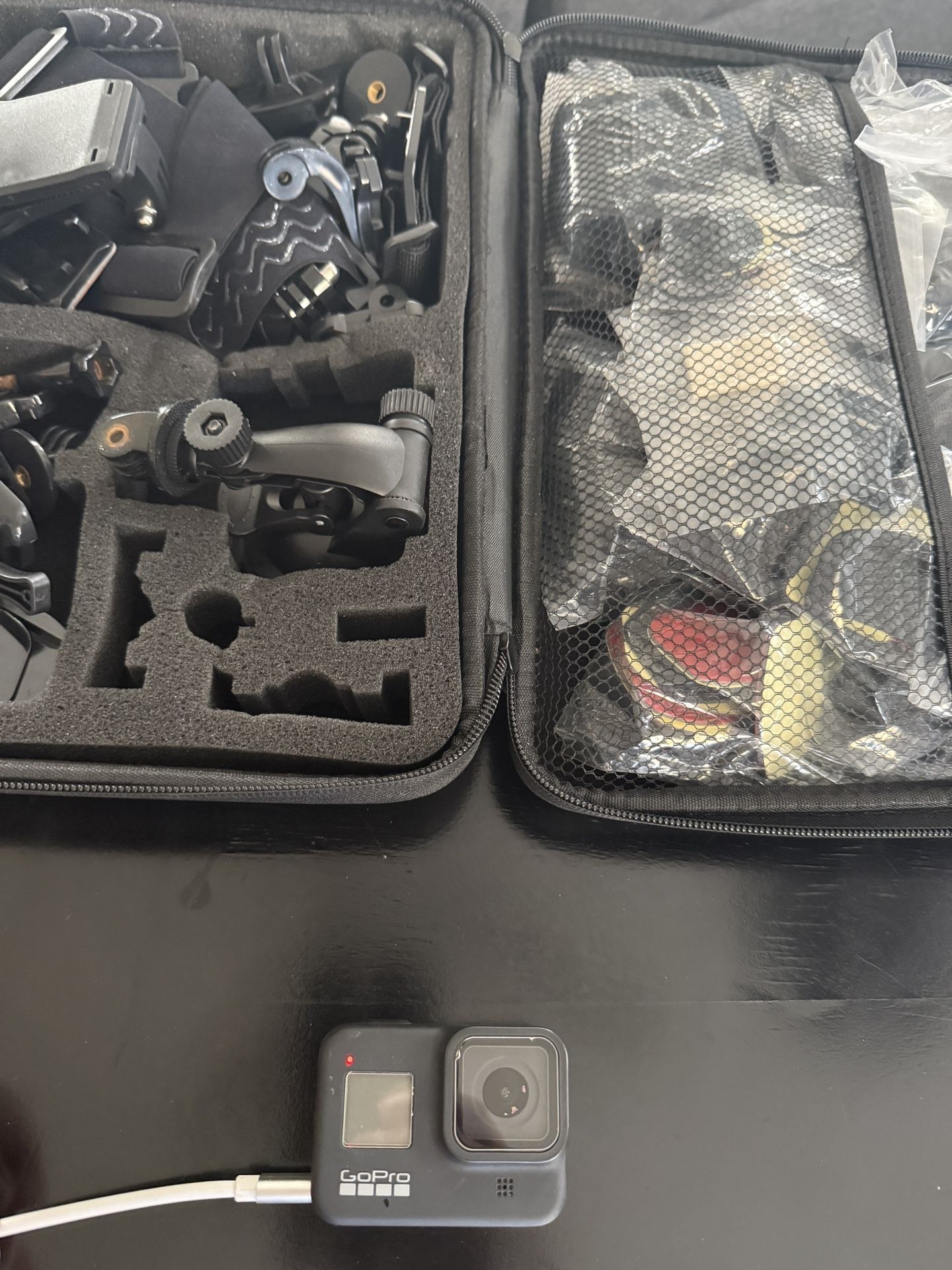 Go pro Hero 8 black - With Extras