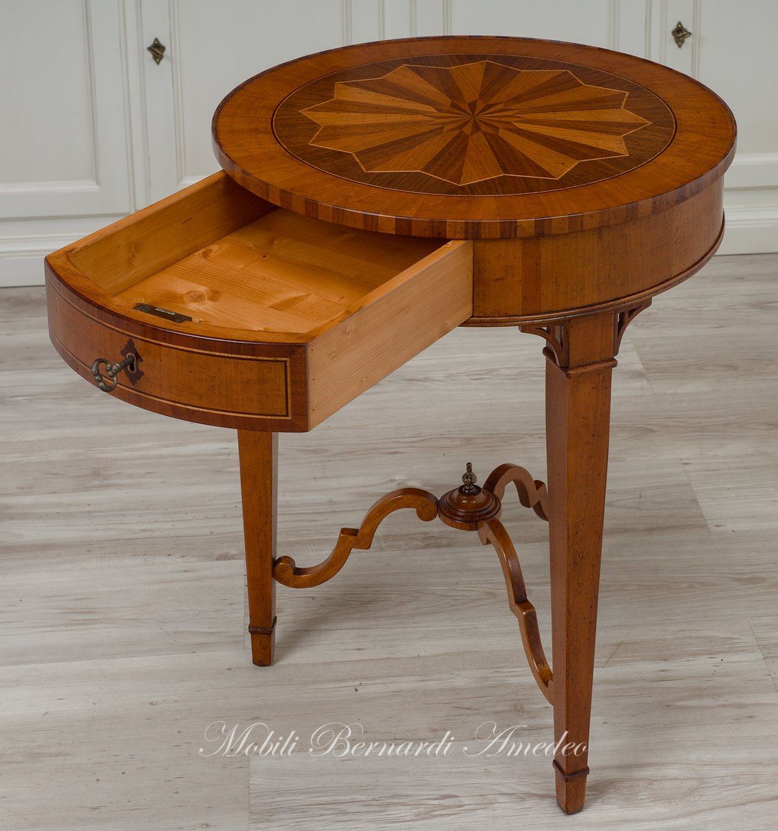 Pair of Elegant Round Cherry Wood Side Table with Inlays - Mobili Bernardi Amedeo