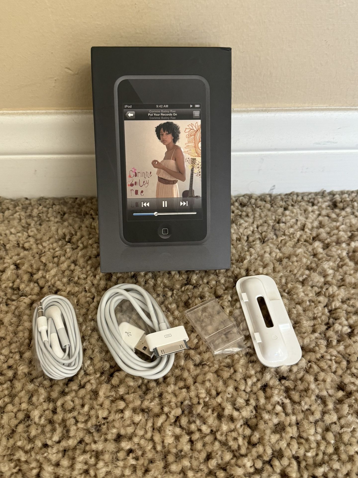 iPod Touch 1st Generation with RARE Corinne Bailey Rae on Cover (RARE)