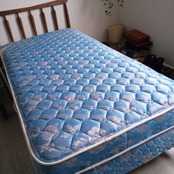 Twin Bed with Box spring and Headboard - Excellent! 