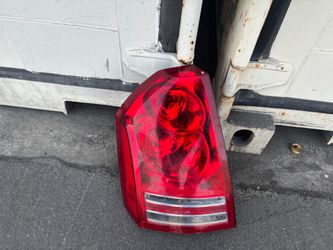 Chrysler 300 taillight