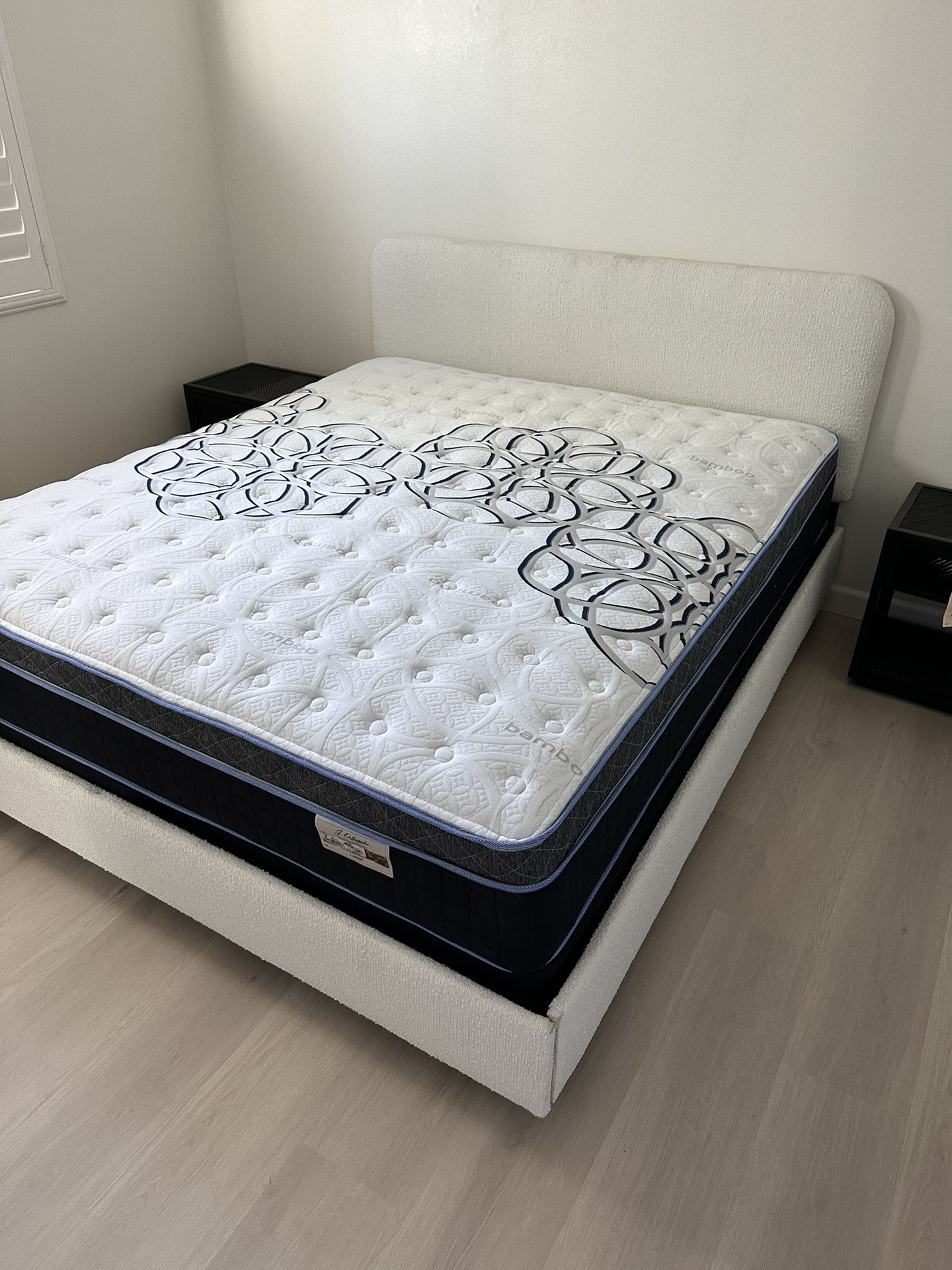 Queen Size Mattress Pillow Top 12” Thick. ❇️ All Sizes Available ❇️ New Mattress In A Plastic Sealed ❇️ Delivery Available