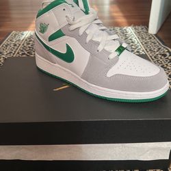 Brand New Size 7 Mens