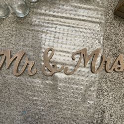 Wooden Mr & Mrs 